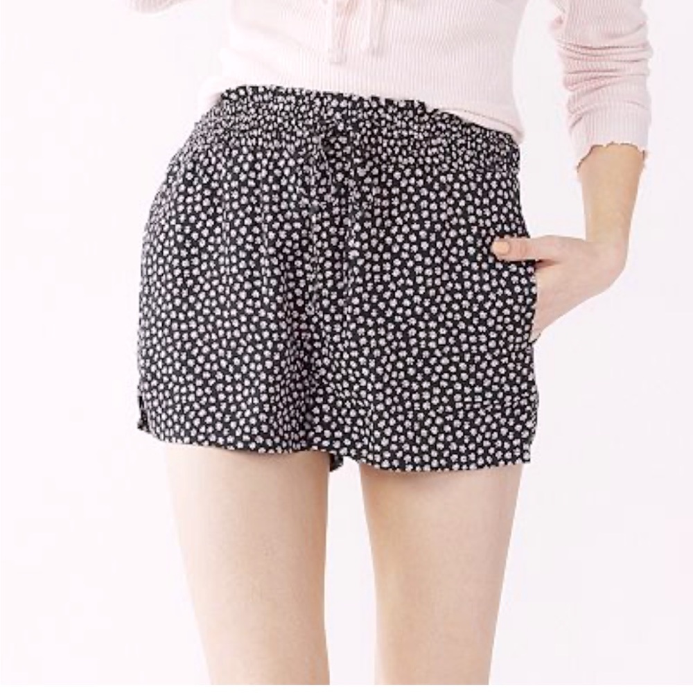So’s Women Black Floral Short NWOT